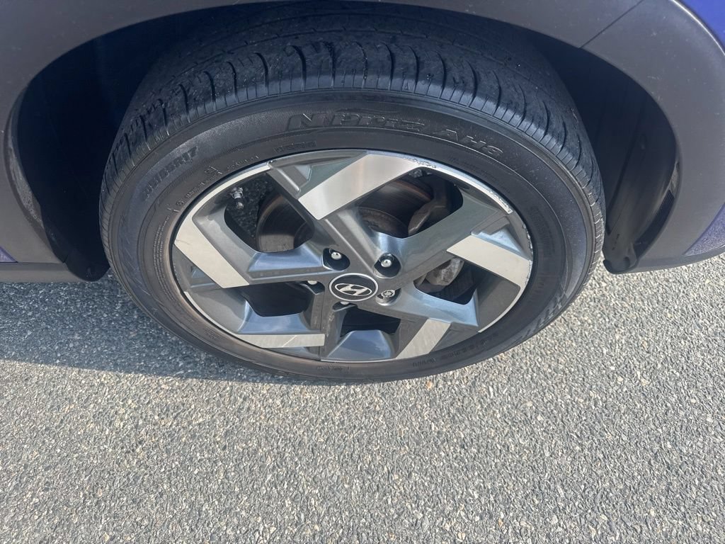 Used 2022 Hyundai Venue Limited FWD image 10