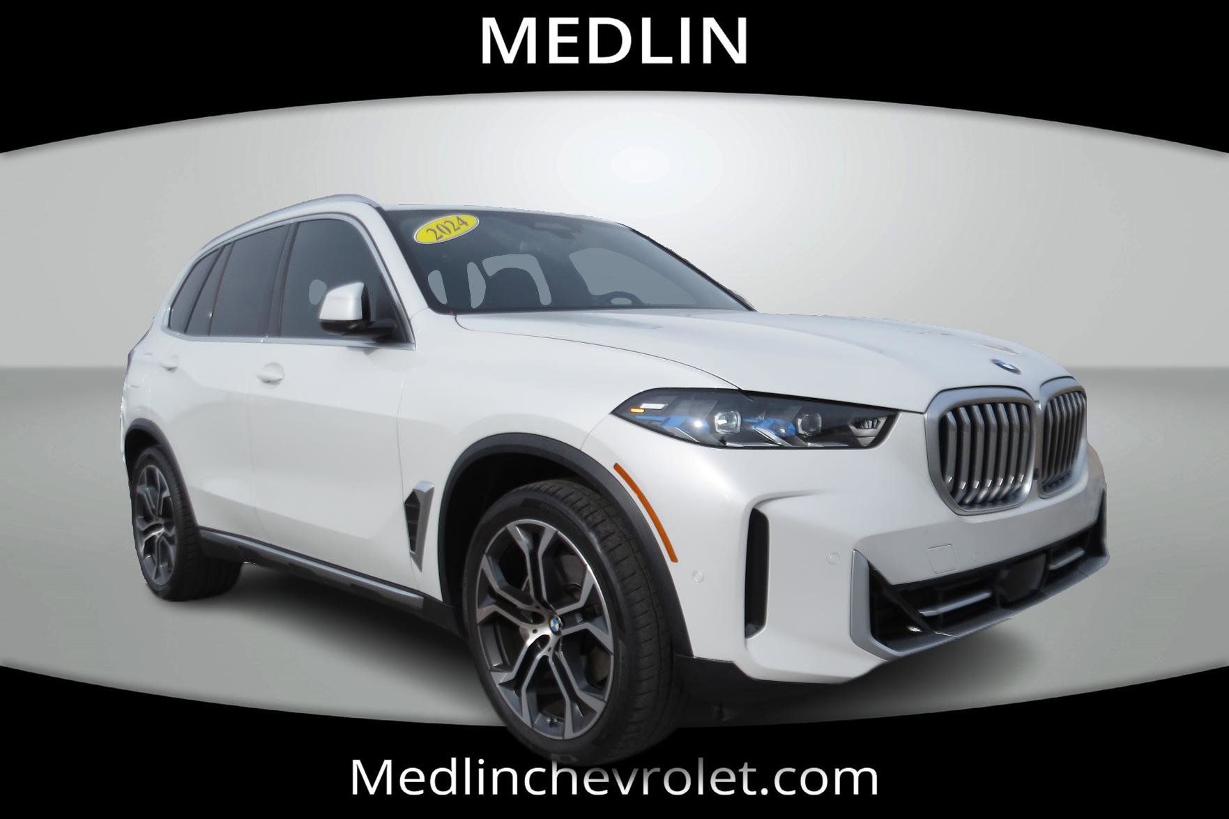 Used 2024 BMW X5 xDrive40i w/ Premium Package image 2