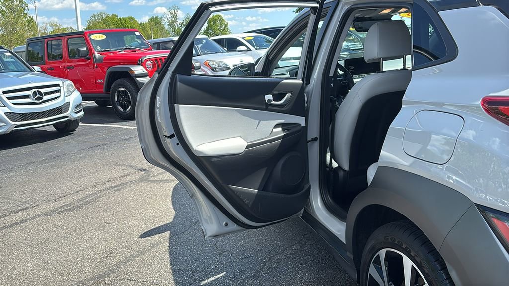 Used 2023 Hyundai Kona Limited AWD/4WD image 29