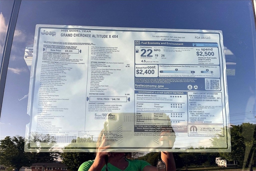 New 2025 Jeep Grand Cherokee Altitude image 14