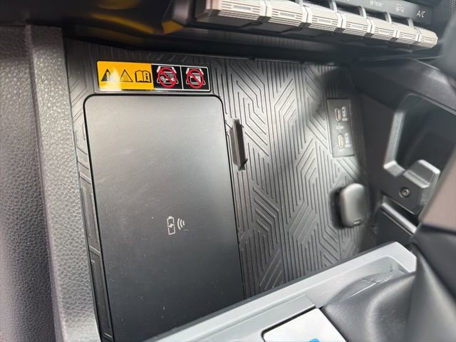 Used 2025 Toyota Tacoma Limited image 30