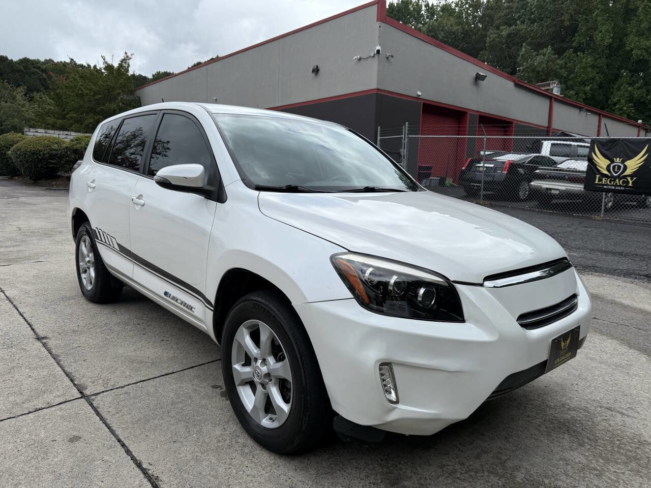 Used 2014 Toyota RAV4 EV image 1