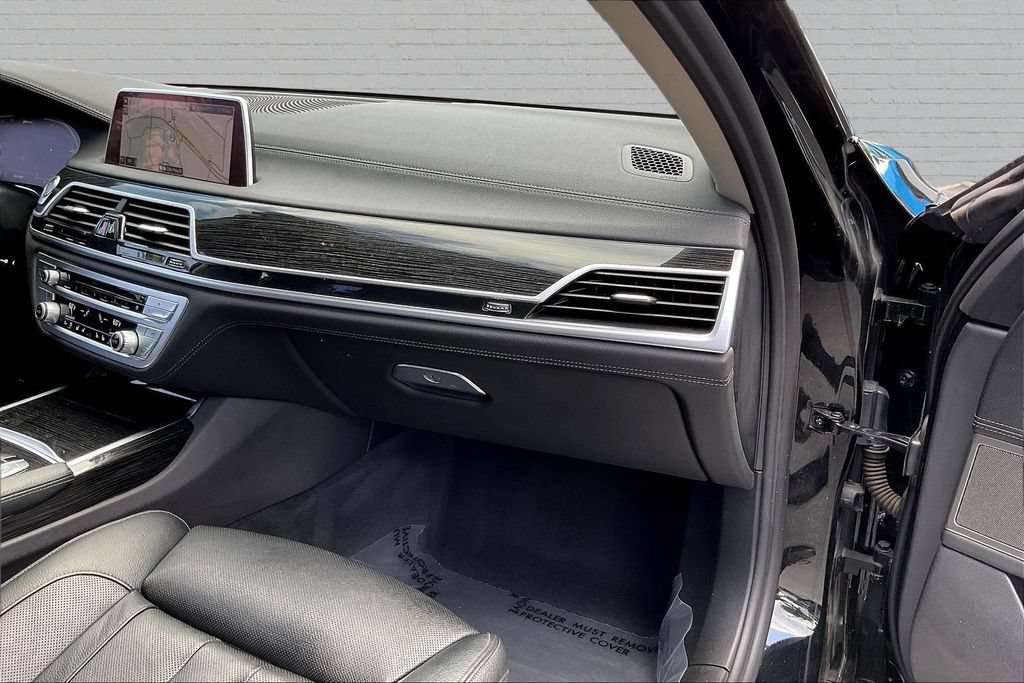 Used 2020 BMW 745e xDrive AWD/4WD image 25