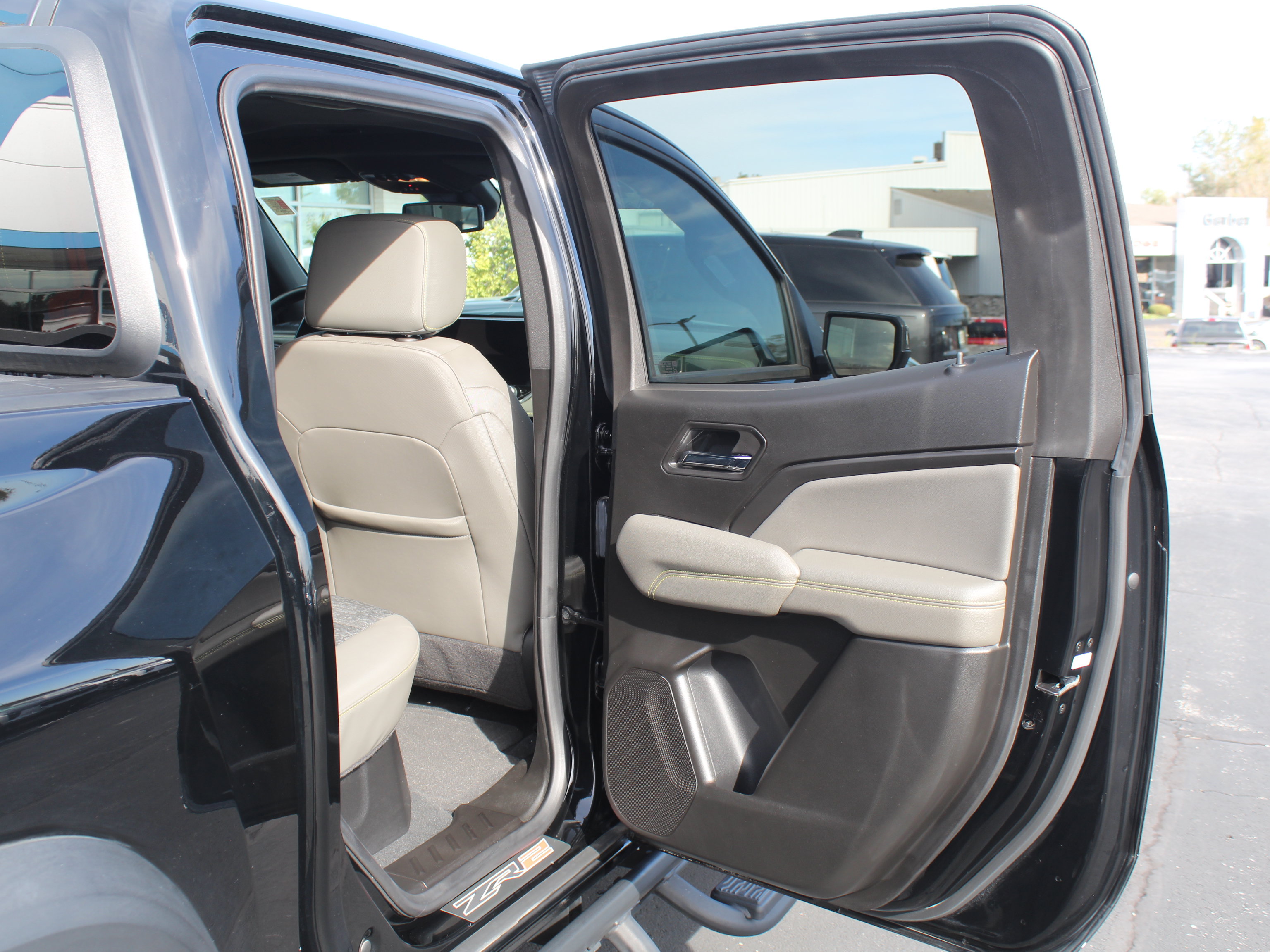 Used 2024 Chevrolet Colorado ZR2 w/ Technology Package AWD/4WD image 25