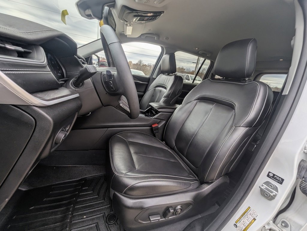 Used 2023 Jeep Grand Cherokee Limited image 22