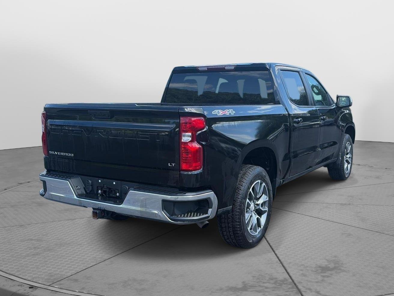 Used 2024 Chevrolet Silverado 1500 LT AWD/4WD image 5
