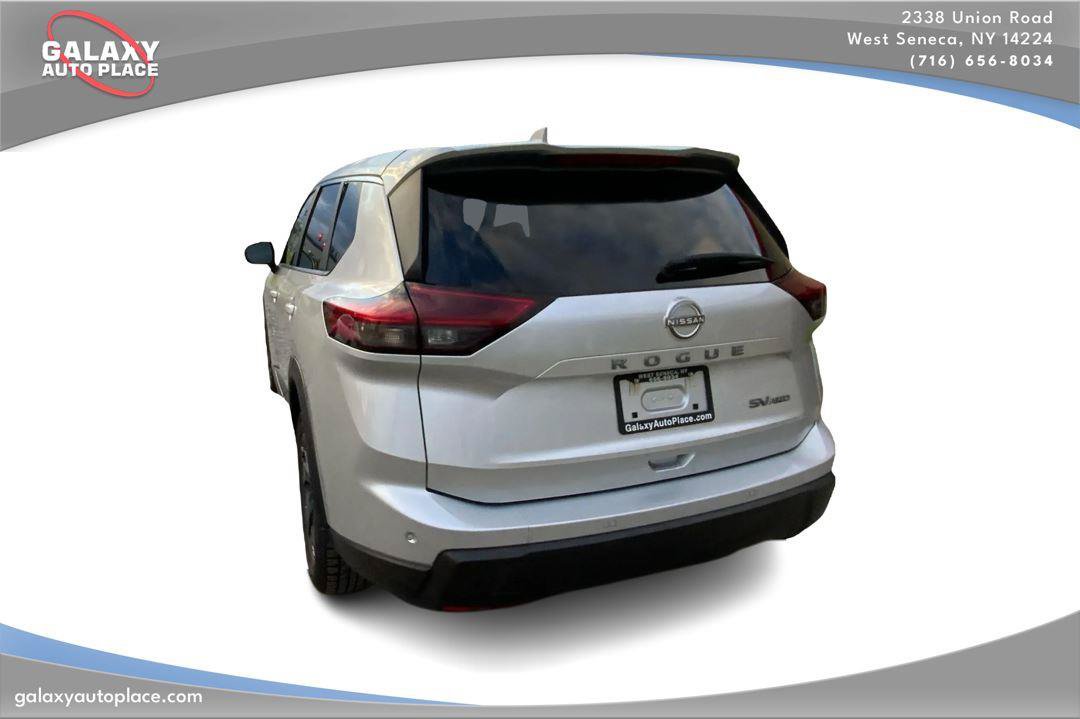 Used 2024 Nissan Rogue SV AWD/4WD image 7