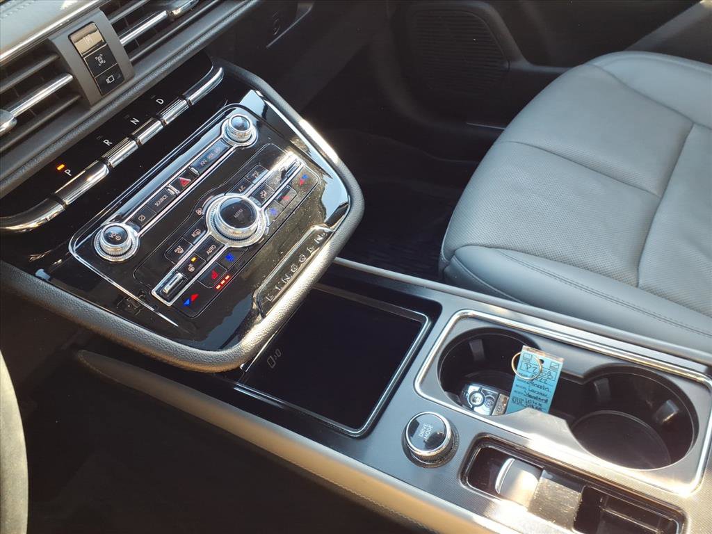 Used 2022 Lincoln Corsair AWD w/ Premium Package image 16