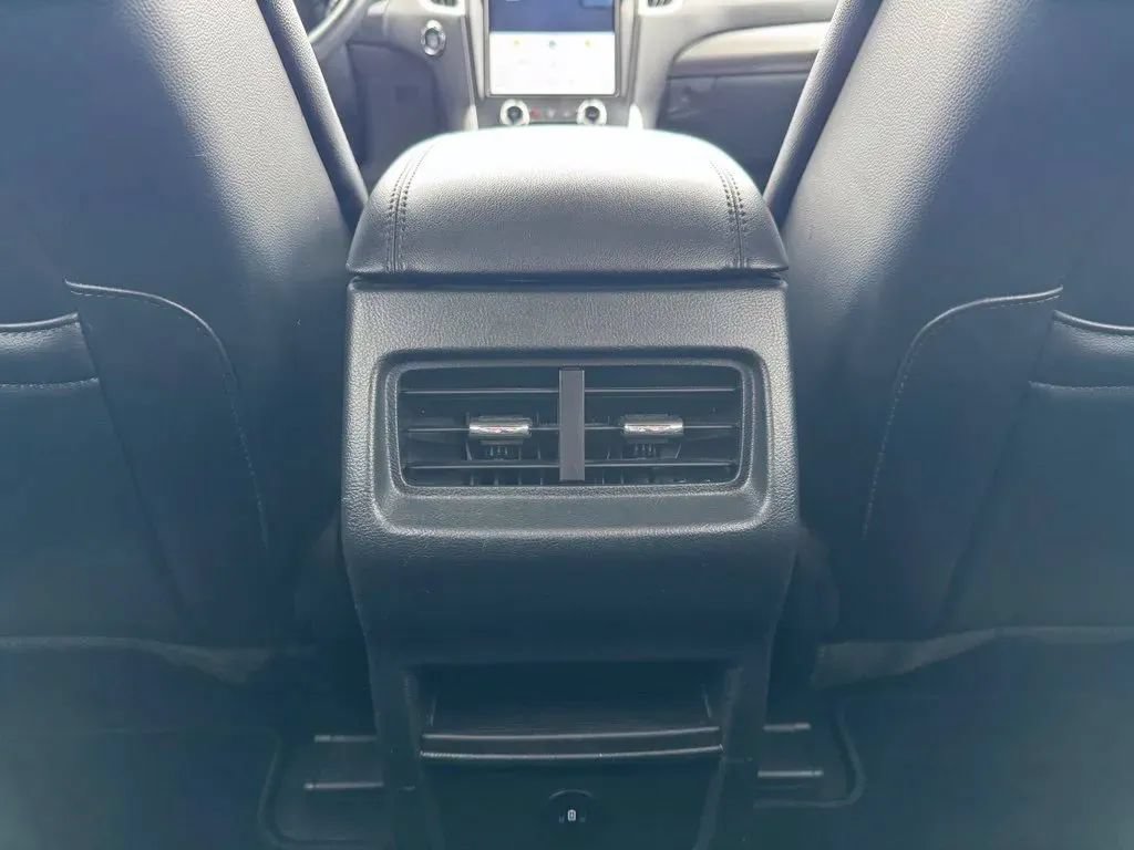 Used 2024 Ford Edge SEL AWD/4WD image 19