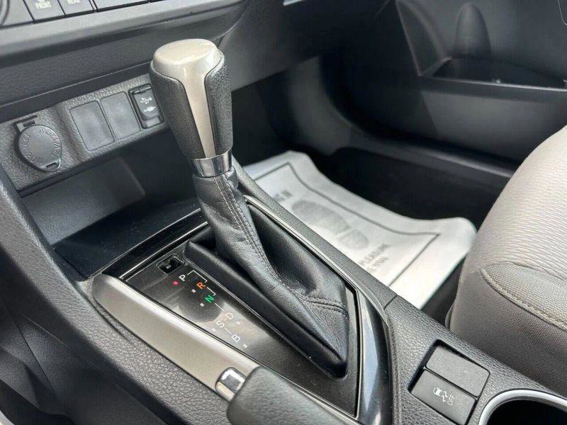 Used 2015 Toyota Corolla LE FWD image 15