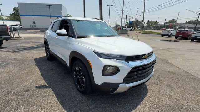 Used 2023 Chevrolet TrailBlazer LT FWD image 2