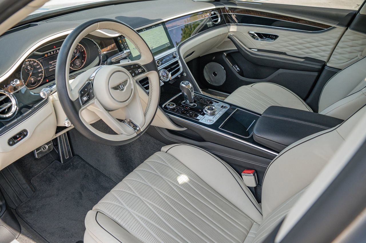 Used 2020 Bentley Flying Spur W12 image 17
