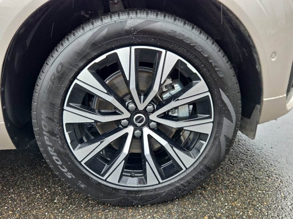 Certified 2025 Volvo XC60 B5 Plus image 10