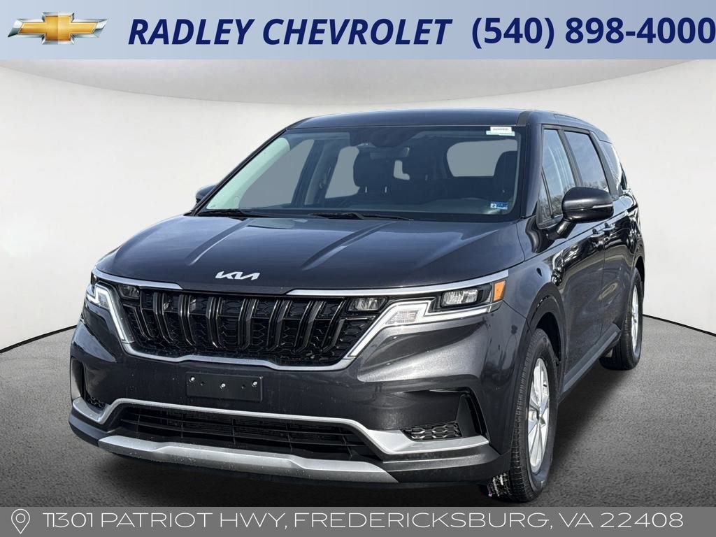 Used 2024 Kia Carnival LX image 1