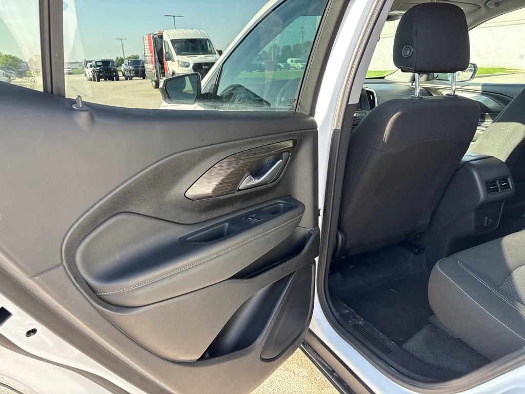 Used 2024 GMC Terrain SLE AWD/4WD image 17