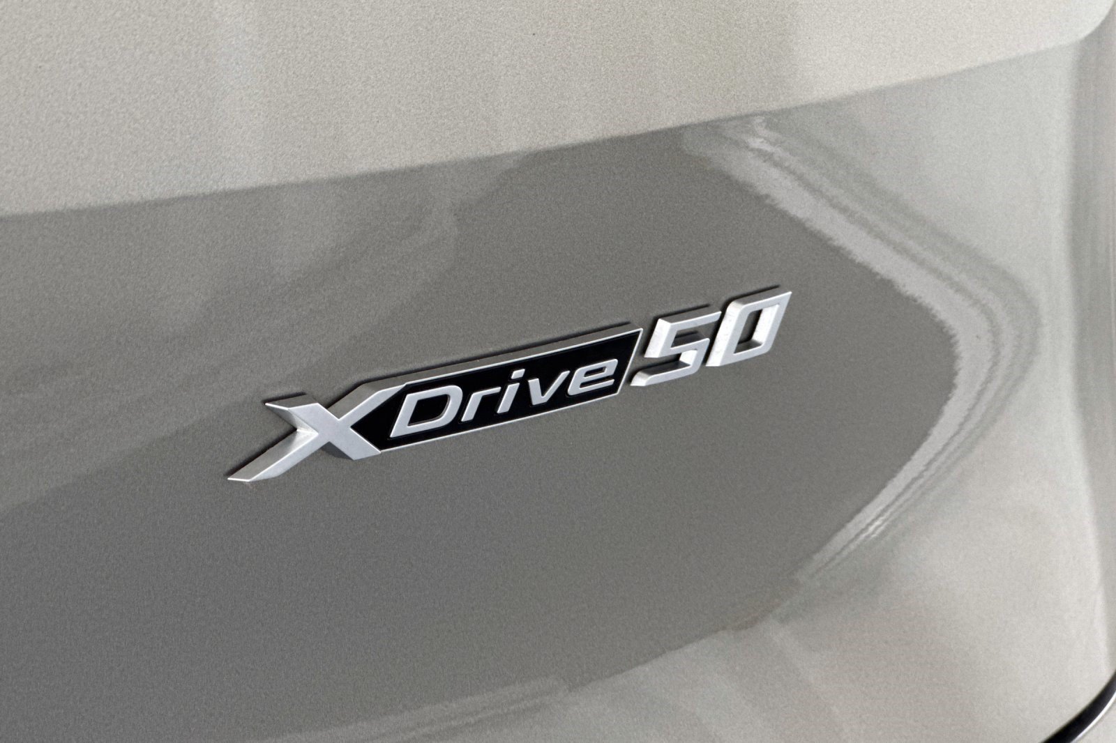 Used 2024 BMW iX xDrive50 w/ Sport Package AWD/4WD image 28
