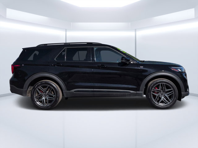 Used 2025 Ford Explorer ST-Line w/ ST-Line Street Pack AWD/4WD image 2