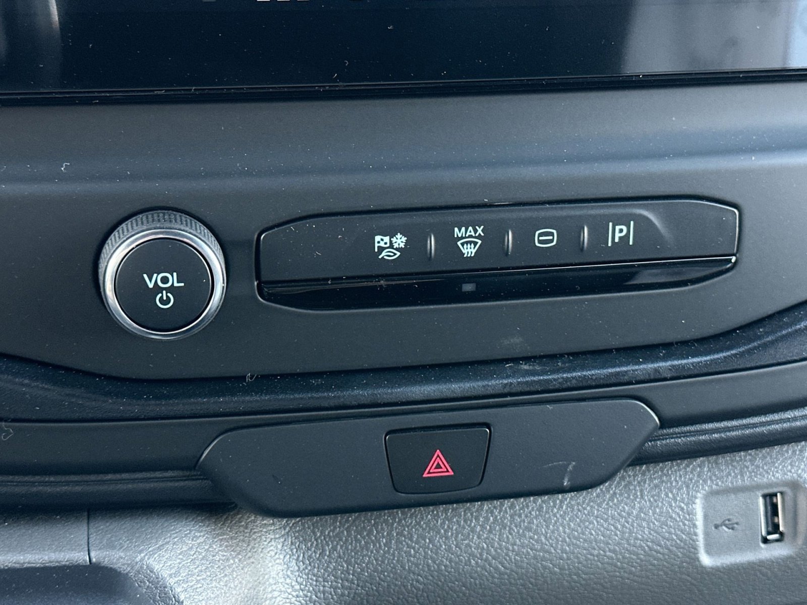 New 2026 Ford Transit 250 148 Medium Roof w/ Load Area Protection Package image 26