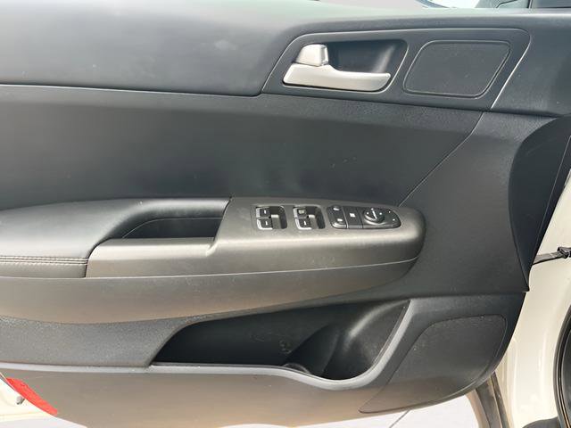 Used 2022 Kia Sportage LX FWD image 12