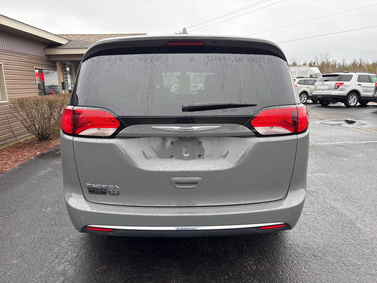 Used 2020 Chrysler Pacifica Touring-L image 5