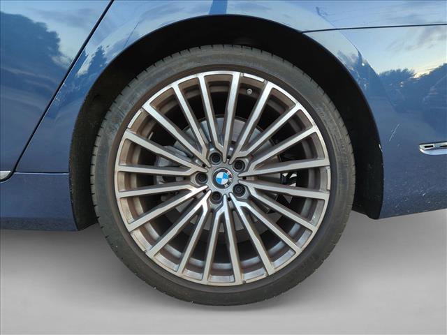 Used 2022 BMW 740i w/ Luxury Rear Seating Package RWD image 14