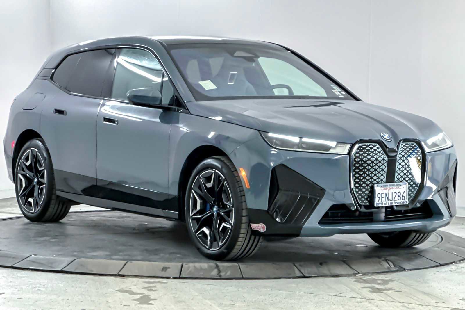 Used 2023 BMW iX xDrive50 w/ Sport Package image 9