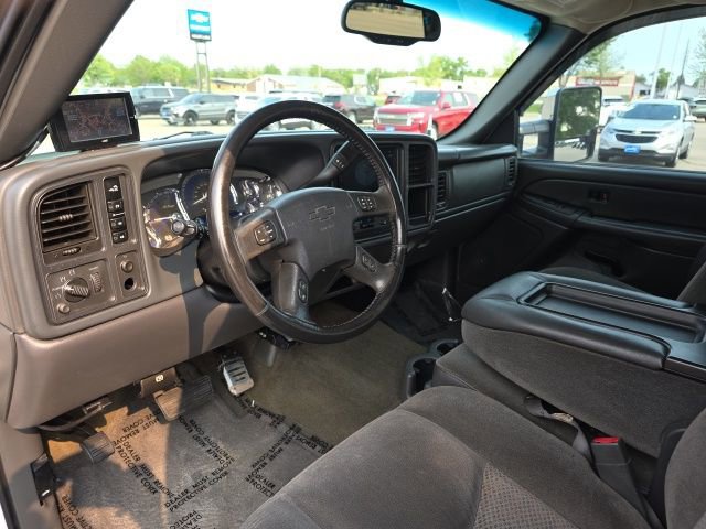 Used 2006 Chevrolet Silverado 2500 LT w/ Heavy-Duty Power Package image 10