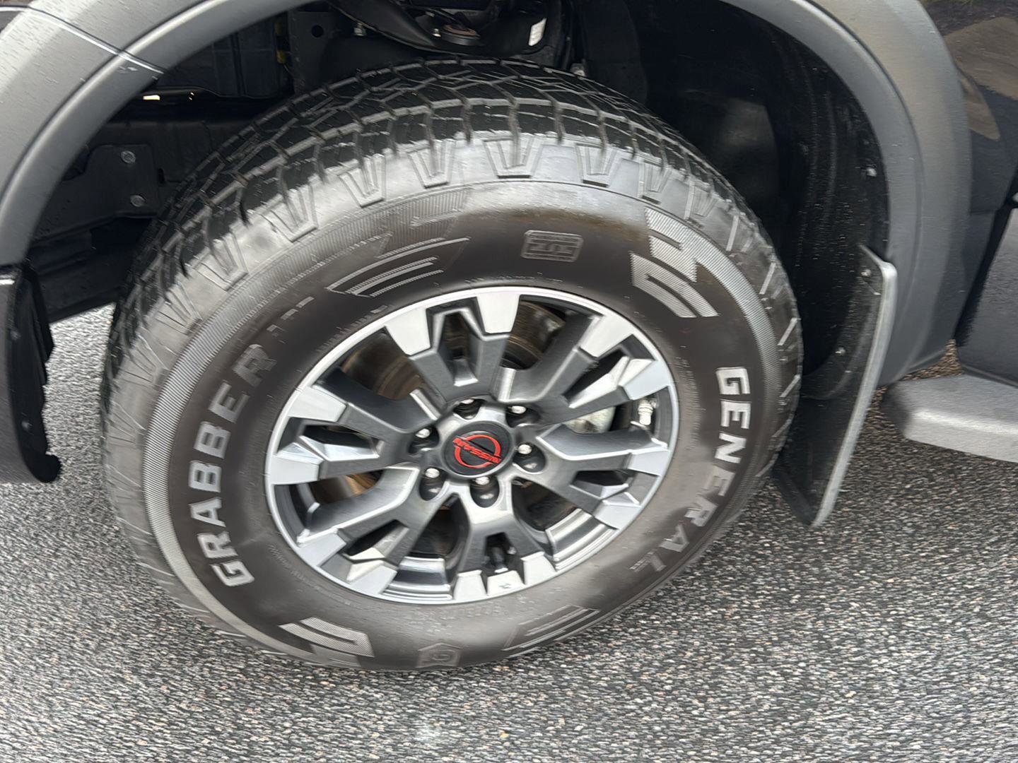 Used 2024 Nissan Titan PRO-4X w/ Pro-4x Convenience Package image 32