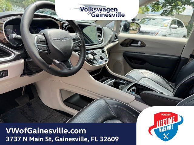 Used 2024 Chrysler Pacifica Limited FWD image 19
