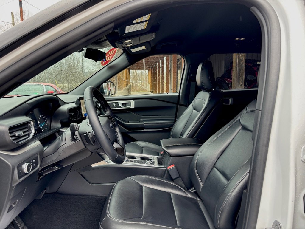 Used 2020 Ford Explorer XLT w/ Equipment Group 202A image 13