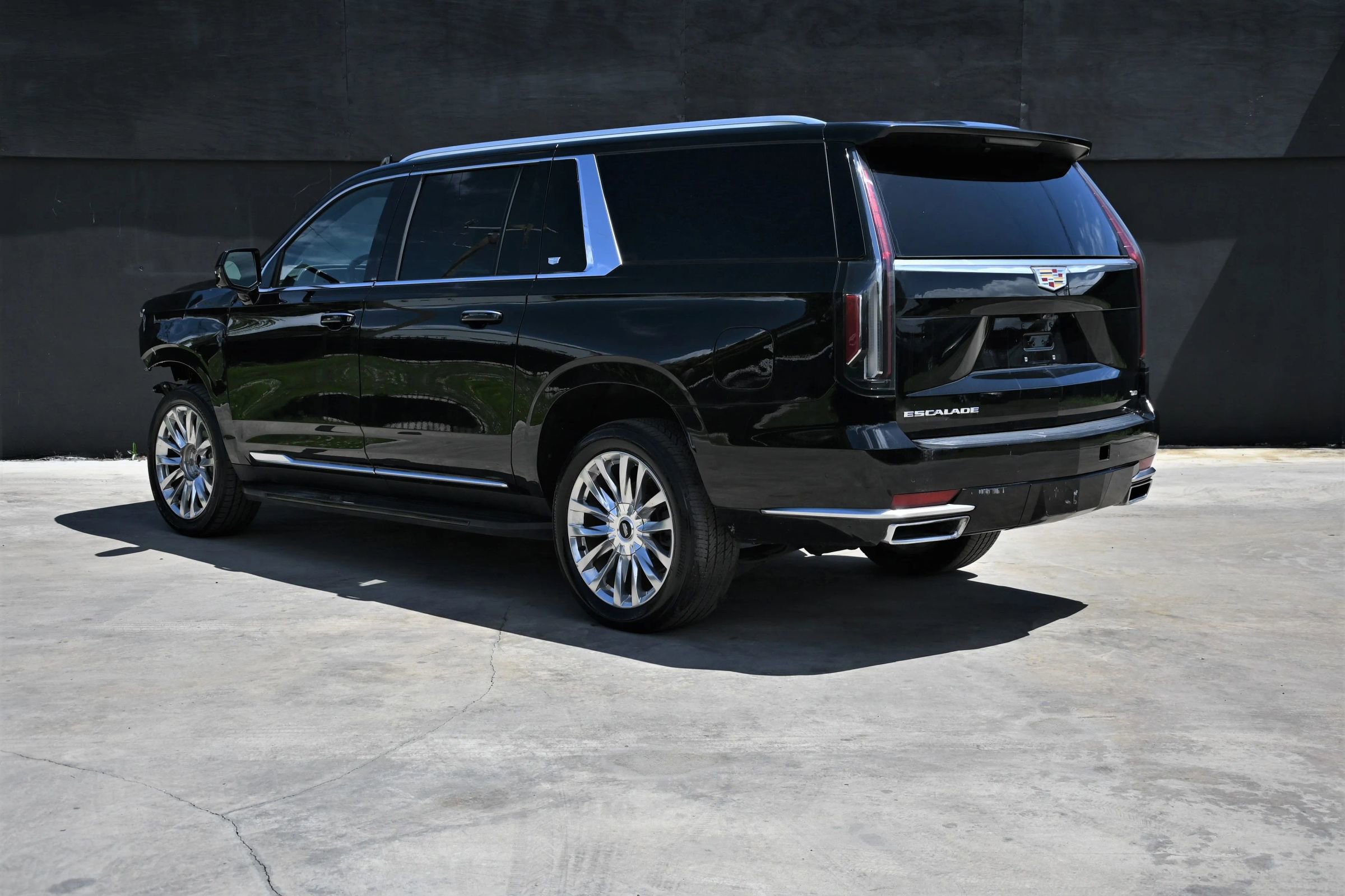 Used 2022 Cadillac Escalade ESV Premium Luxury AWD/4WD image 3