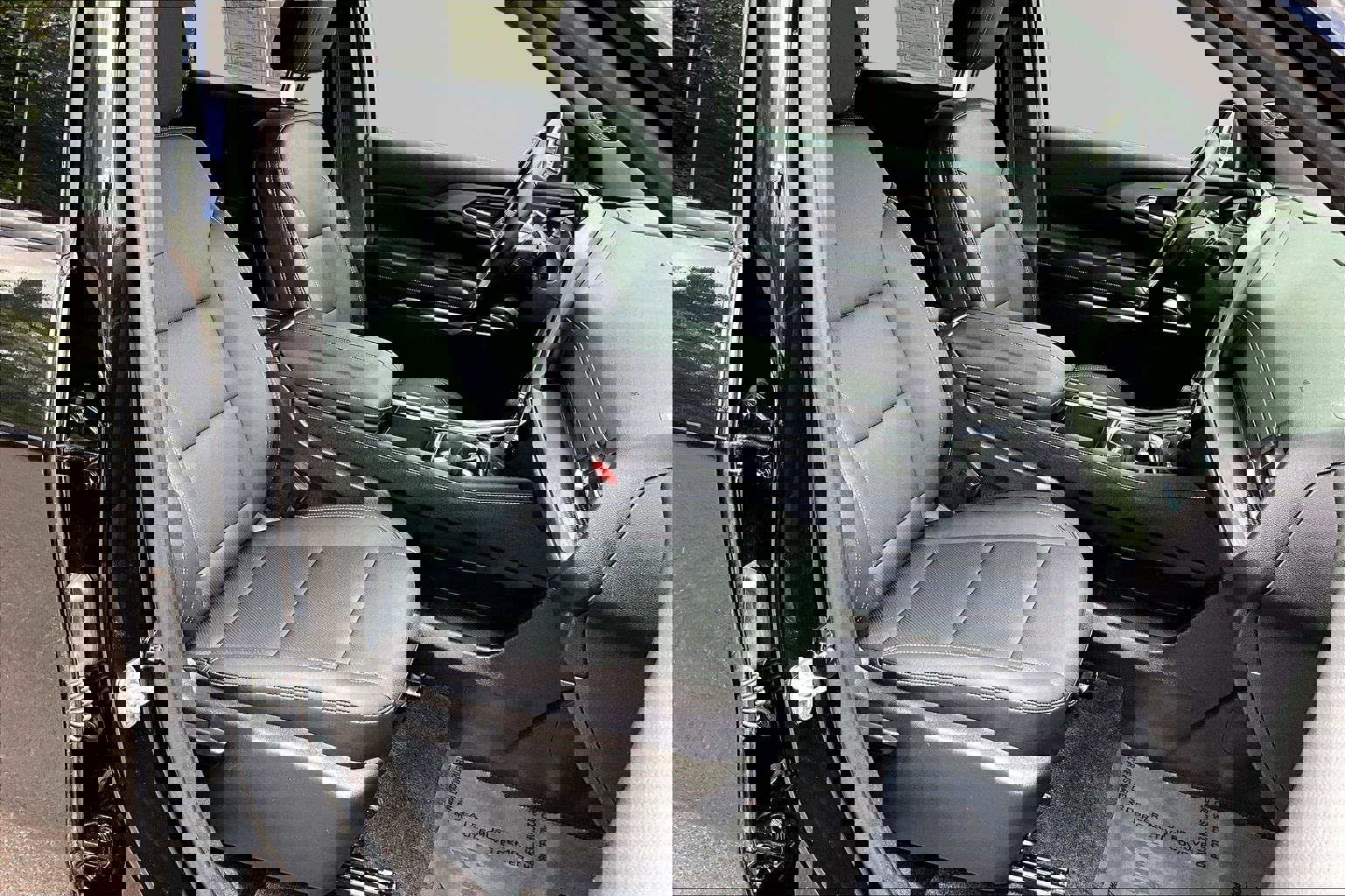 Used 2025 Chevrolet Traverse LT w/ Enhanced Driving Package AWD/4WD image 30