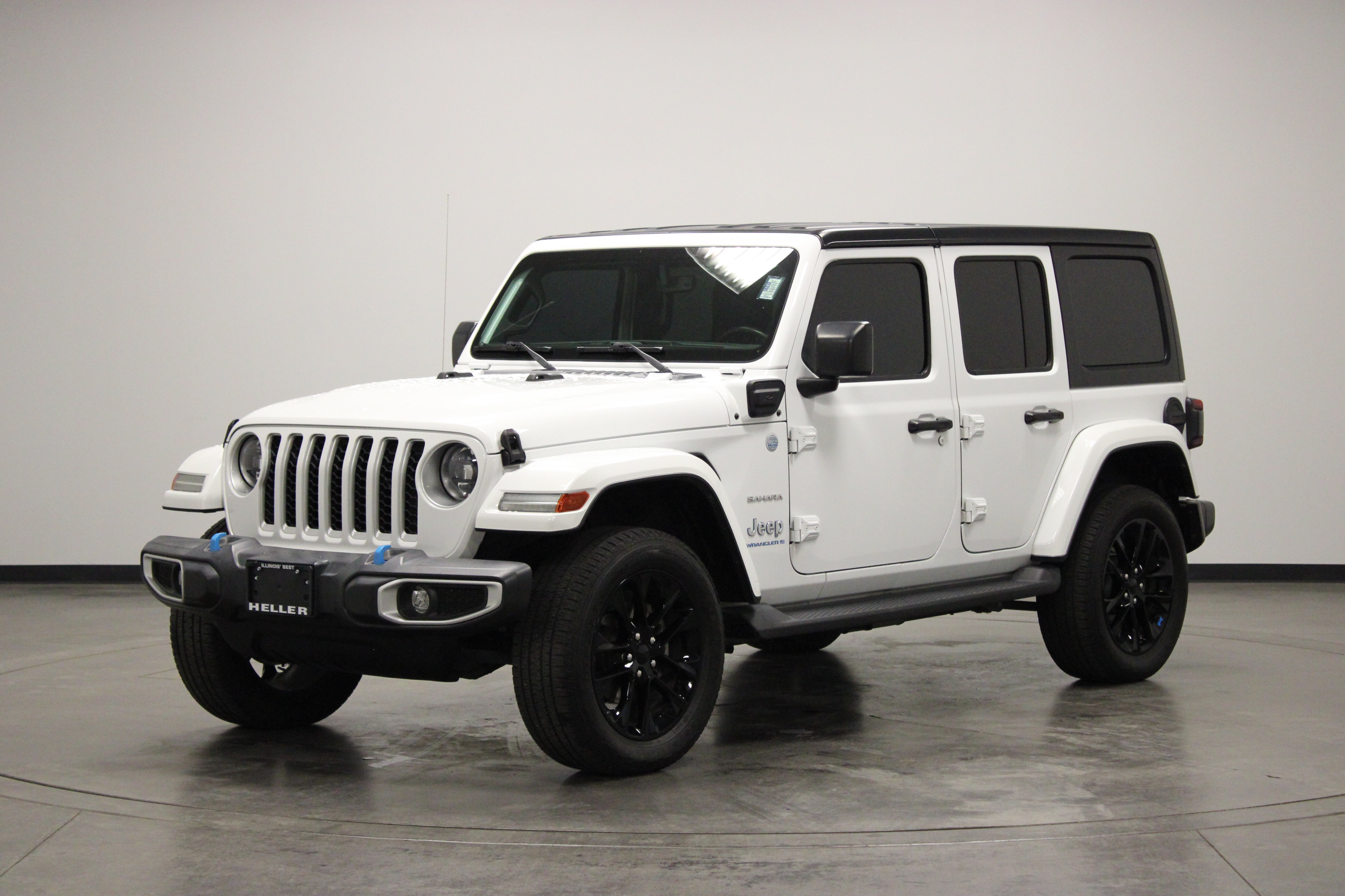 Used 2023 Jeep Wrangler Unlimited Sahara w/ Cold Weather Group AWD/4WD image 4