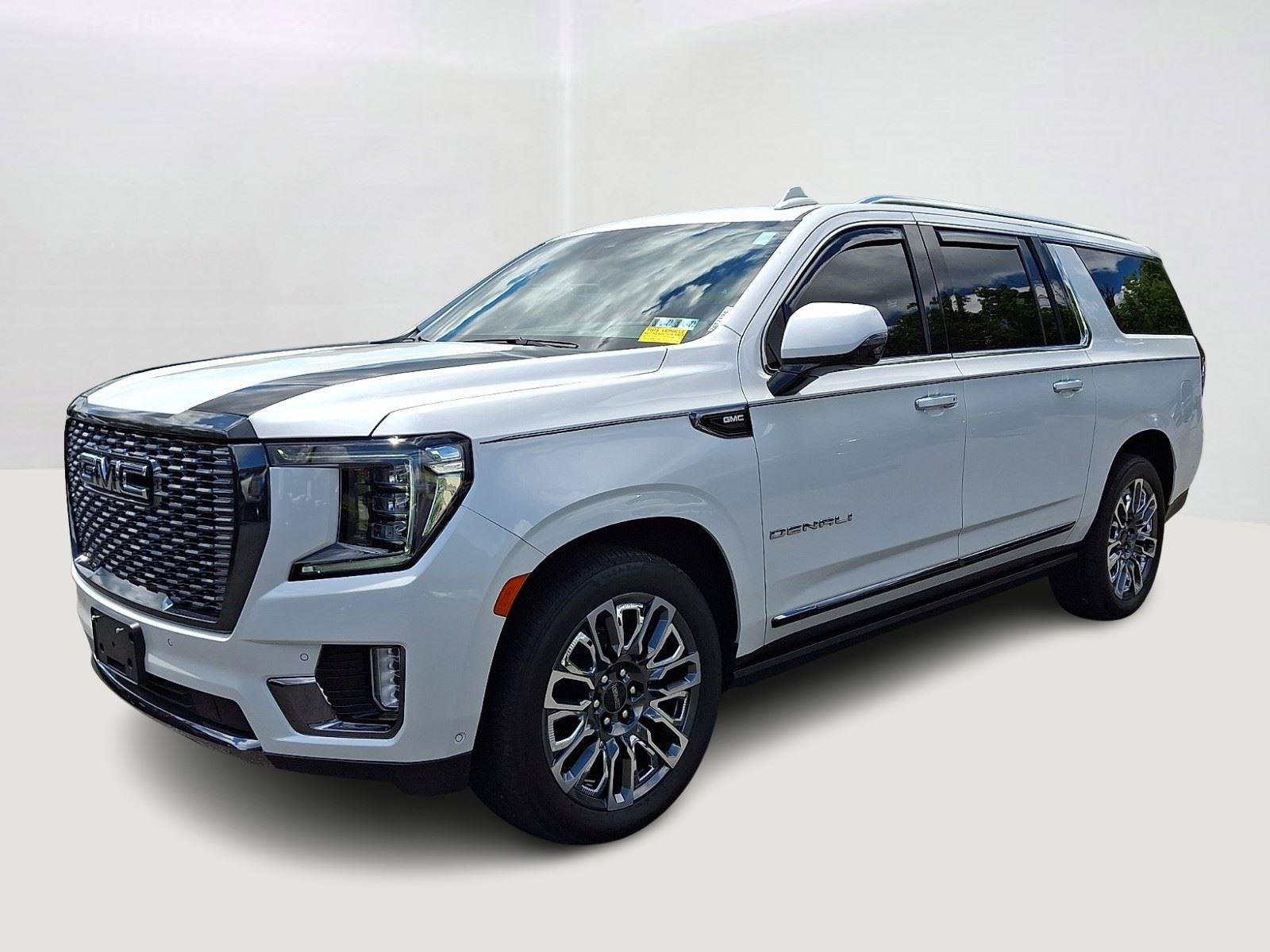 Used 2024 GMC Yukon XL Denali Ultimate AWD/4WD image 3