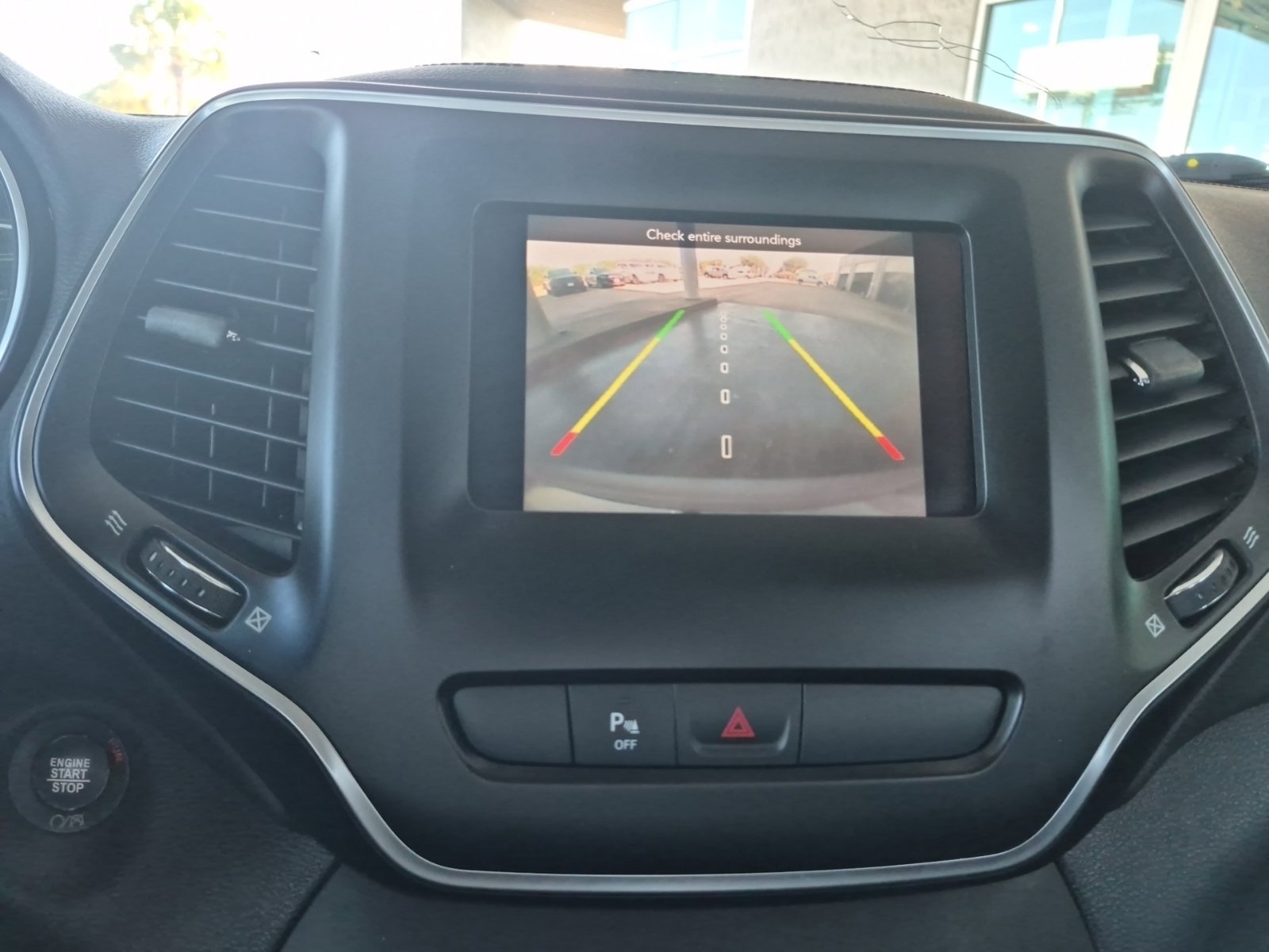 Used 2019 Jeep Cherokee Latitude Plus w/ Comfort/Convenience Group FWD image 16