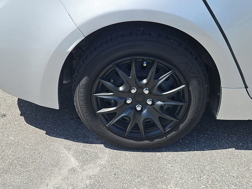 Used 2023 Toyota Corolla LE FWD image 5