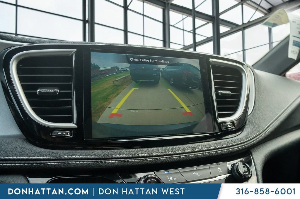 Used 2021 Chrysler Pacifica Touring w/ S Appearance Package FWD image 8