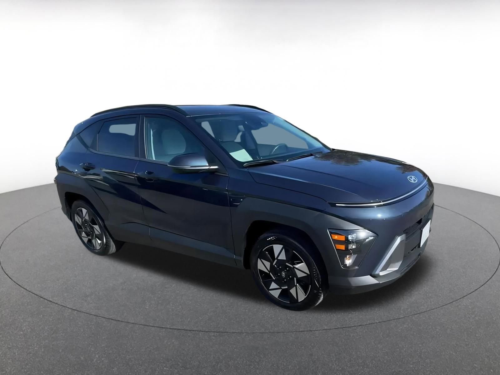 Used 2025 Hyundai Kona SEL image 2