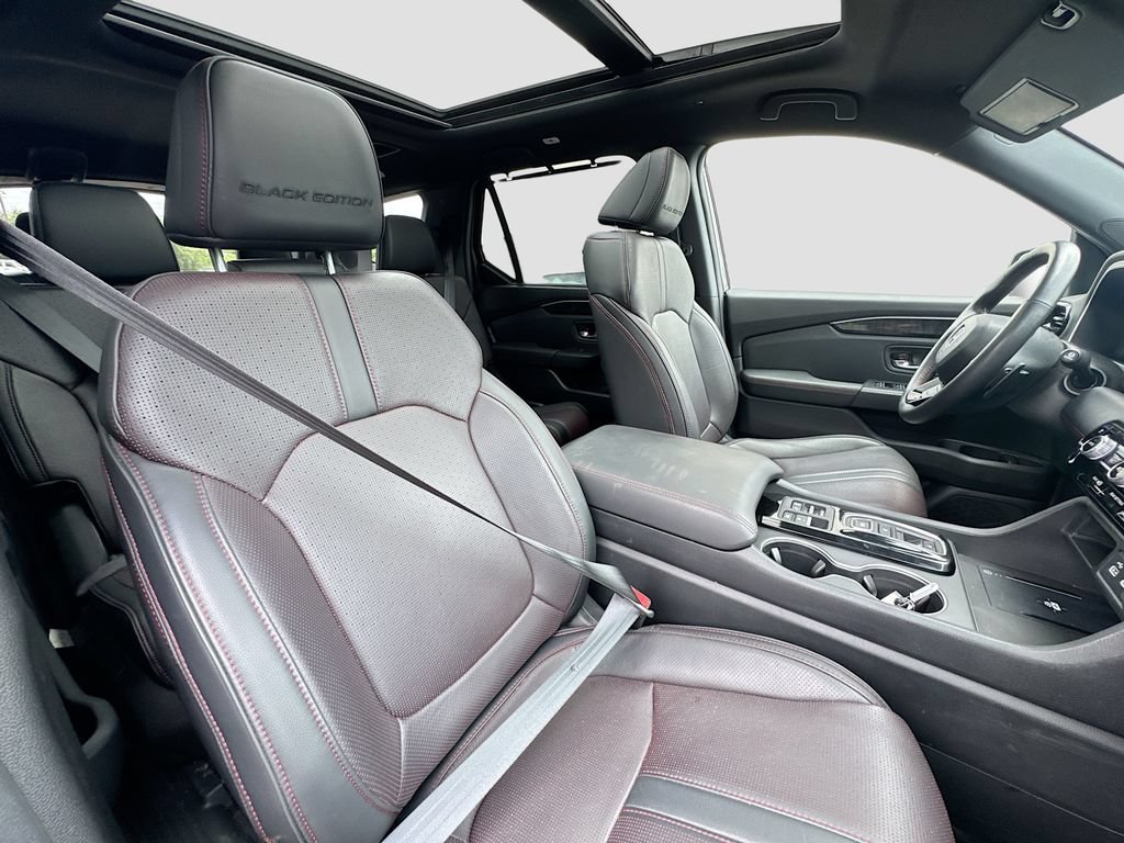 Used 2025 Honda Pilot Black Edition image 31