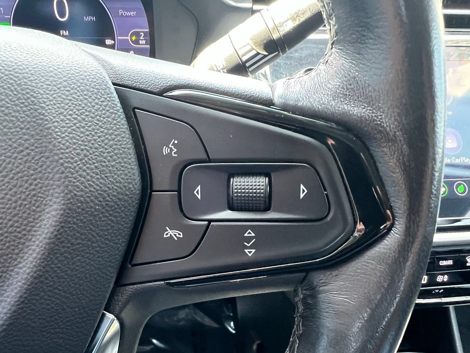 Used 2022 Chevrolet Bolt EUV Premier w/ Super Cruise Package FWD image 29