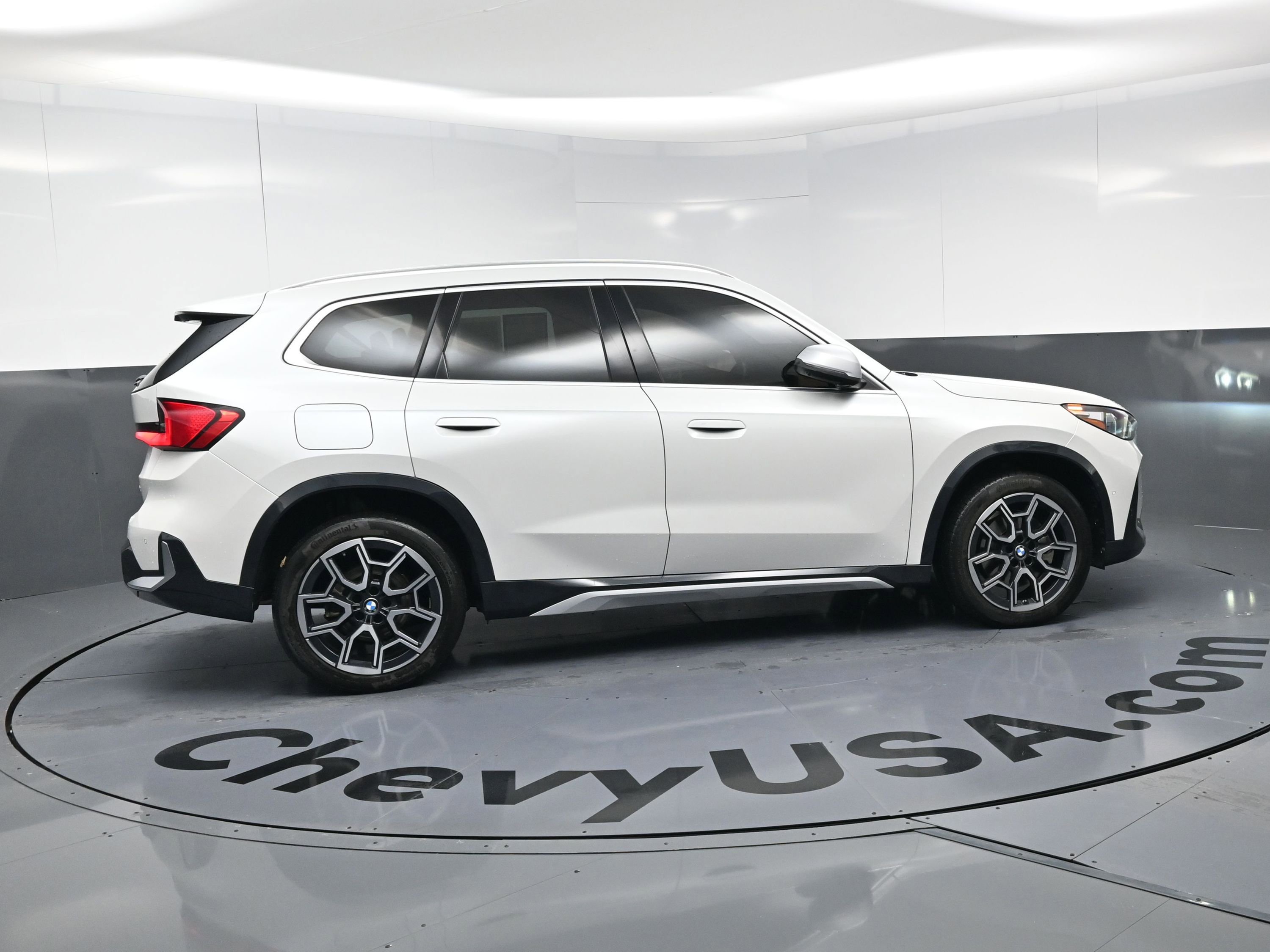 Used 2023 BMW X1 xDrive28i w/ Premium Package image 10