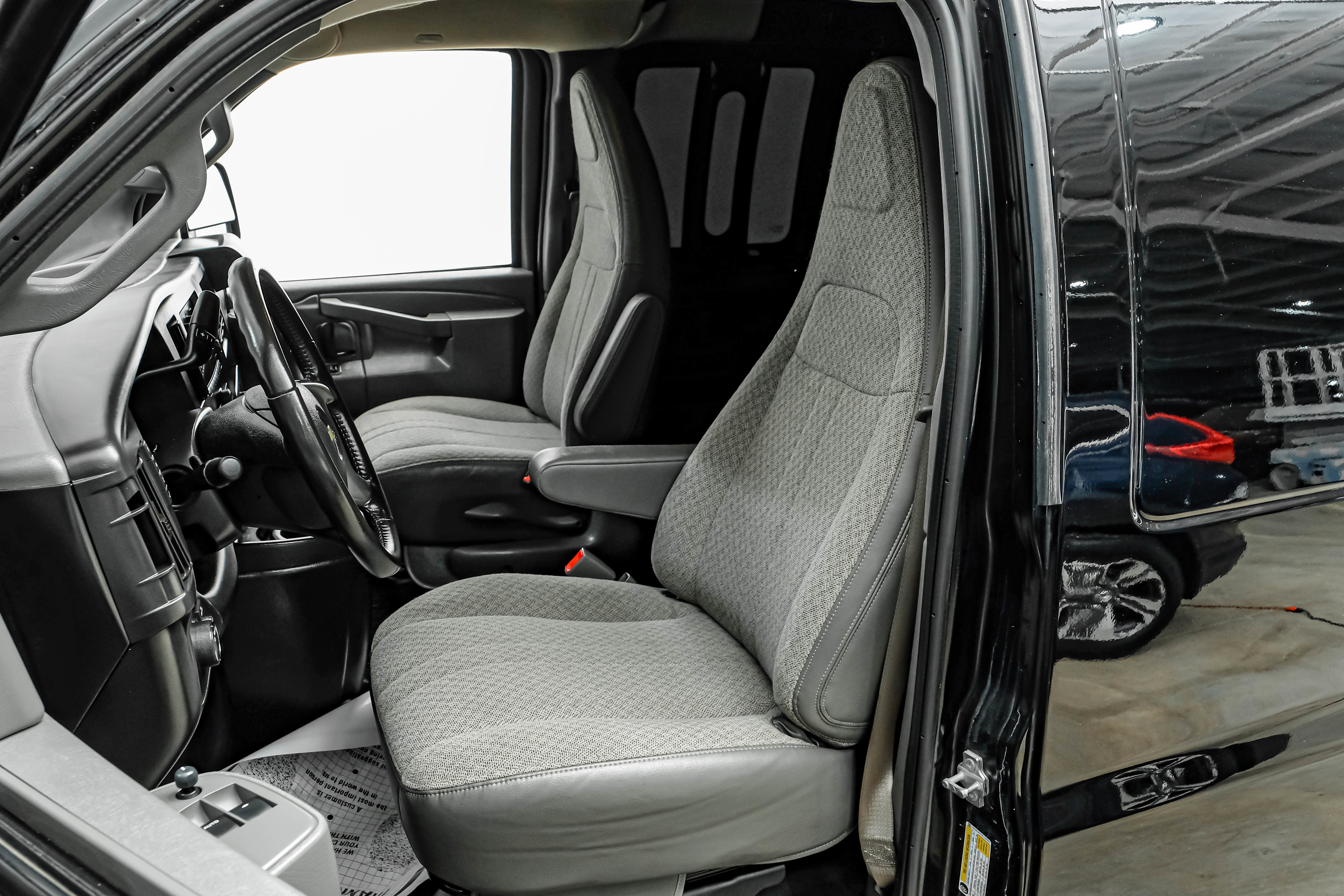 Used 2019 Chevrolet Express 2500 w/ Driver Convenience Package image 17