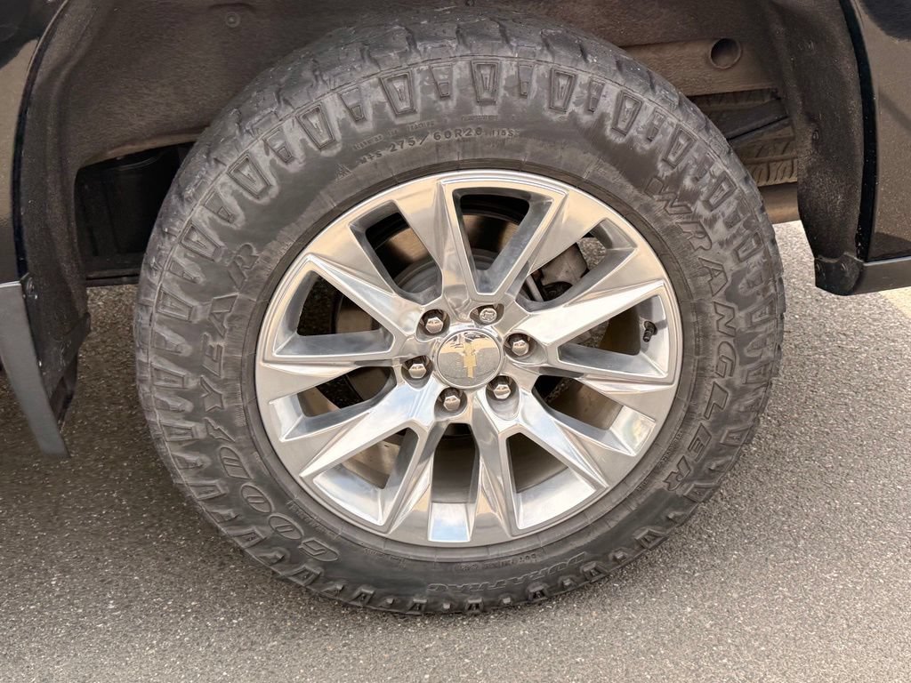 Used 2019 Chevrolet Silverado 1500 LTZ w/ LTZ Premium Package AWD/4WD image 13