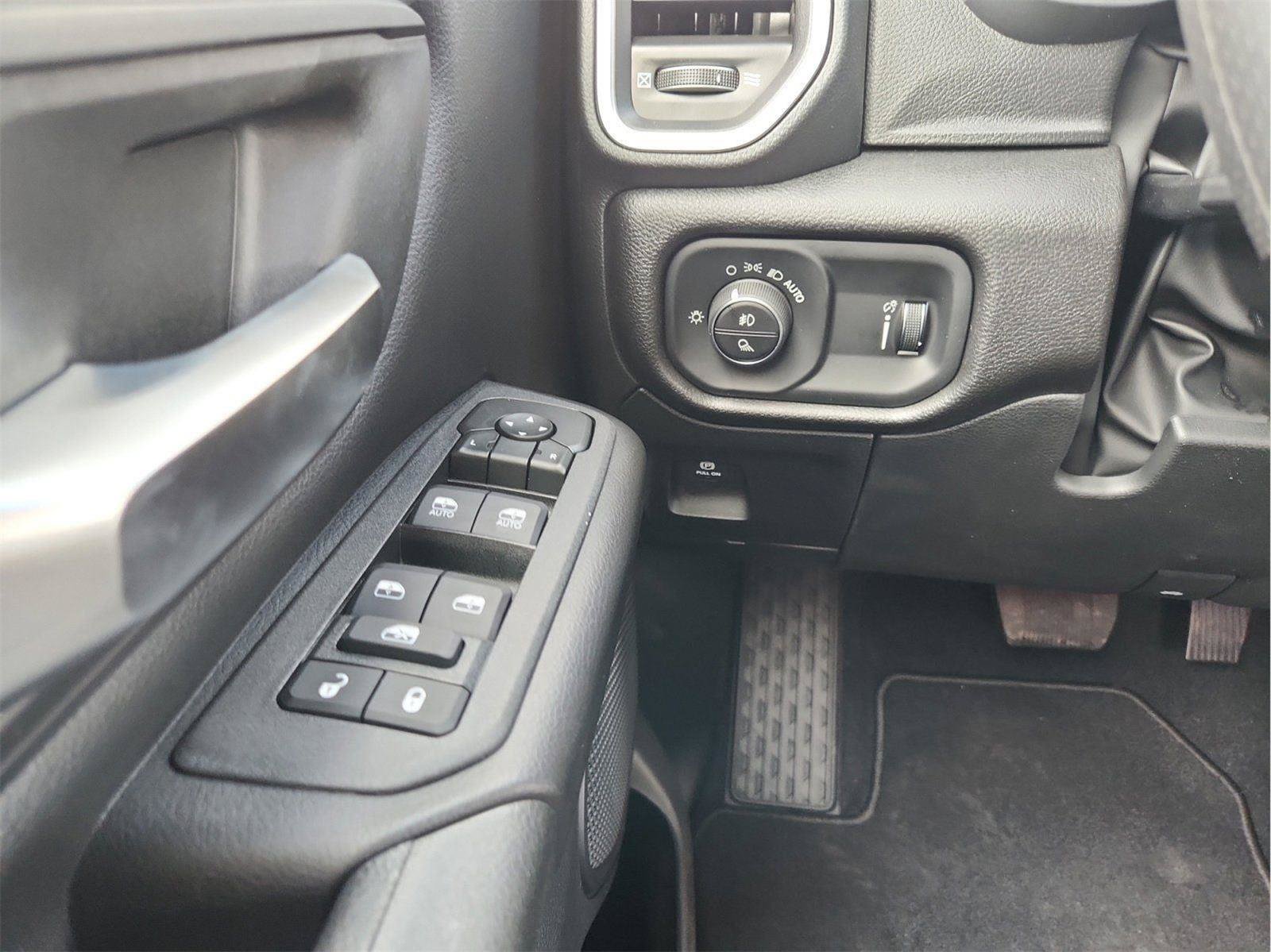 New 2026 RAM 1500 Express AWD/4WD image 18