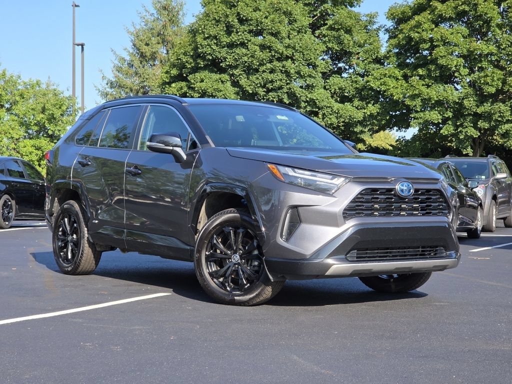 Used 2022 Toyota RAV4 XSE AWD/4WD image 2