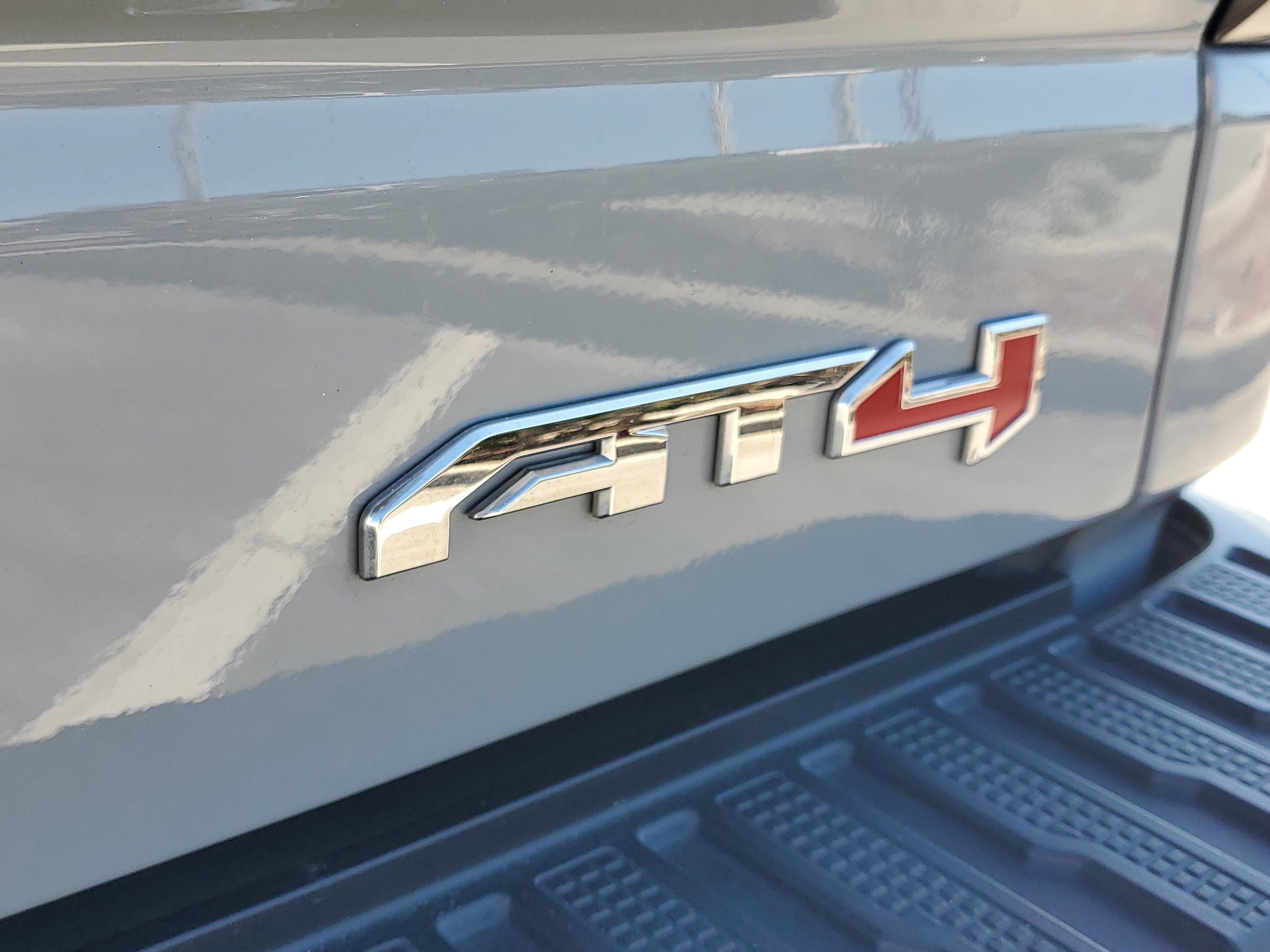 Used 2024 GMC Sierra 1500 AT4 w/ Technology Package image 11