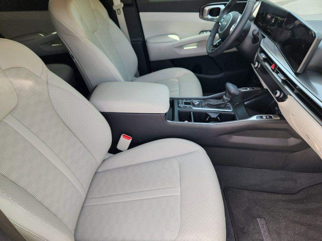 New 2025 Kia Sorento S image 6