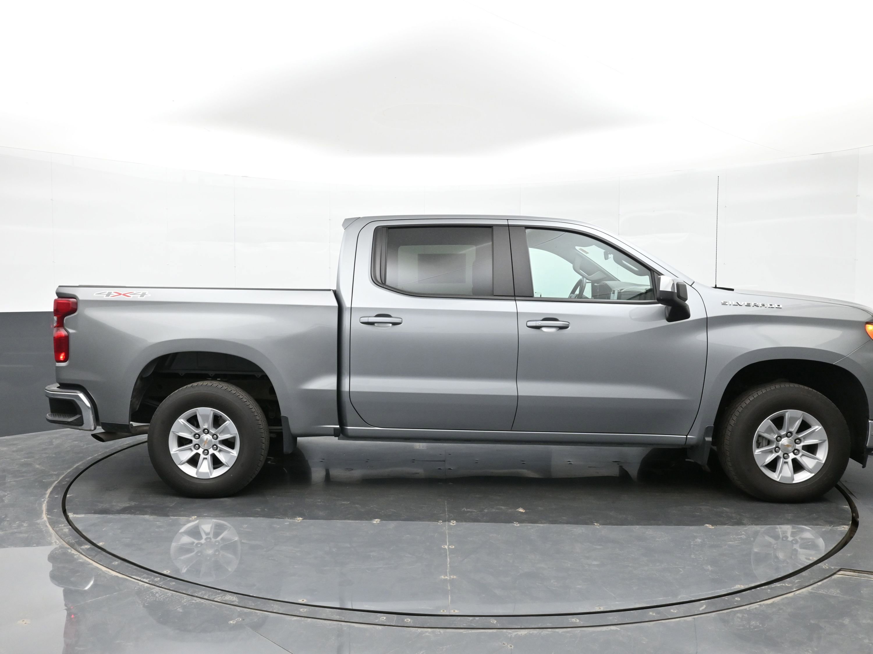 Used 2025 Chevrolet Silverado 1500 LT image 9