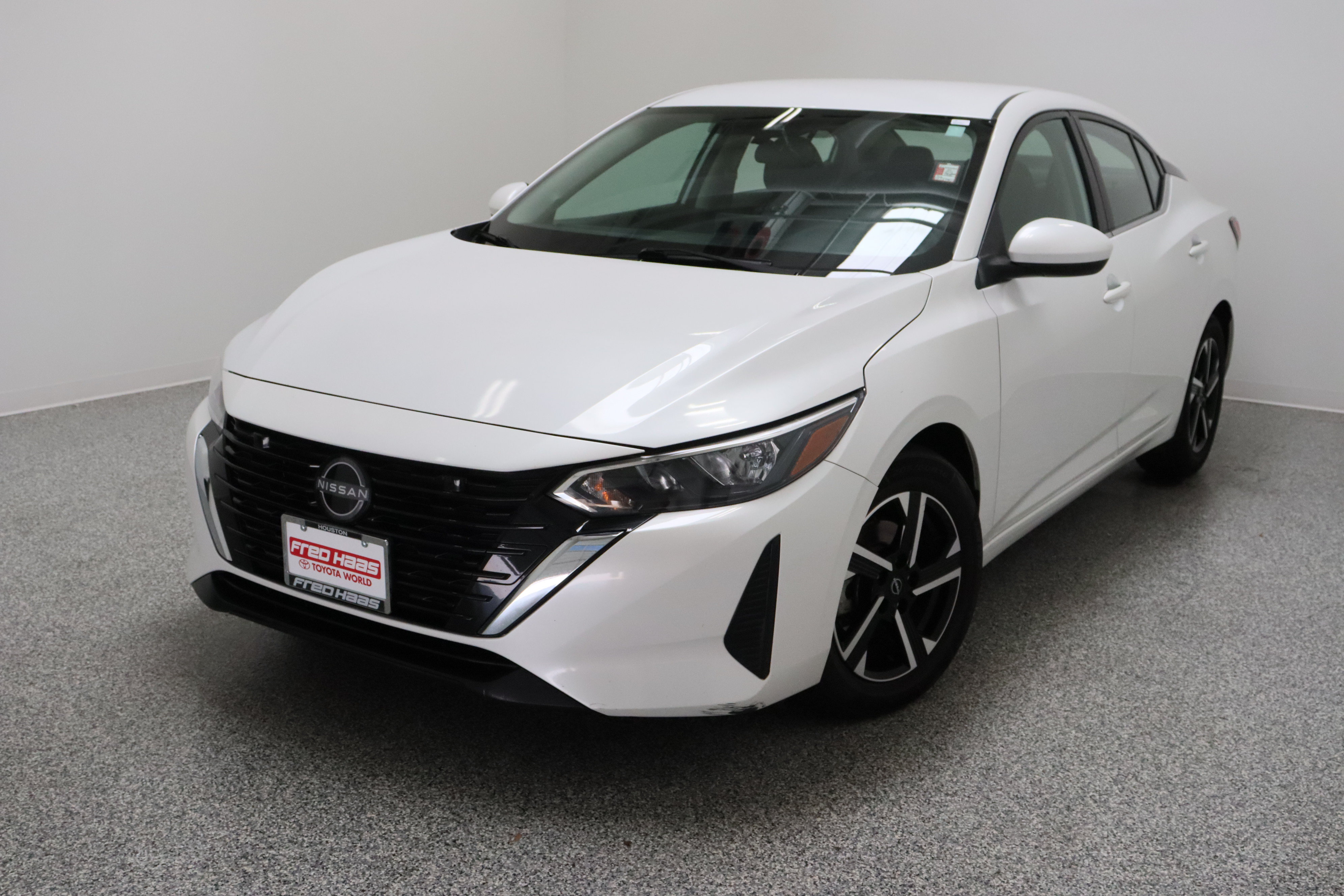 Used 2024 Nissan Sentra SV FWD image 2