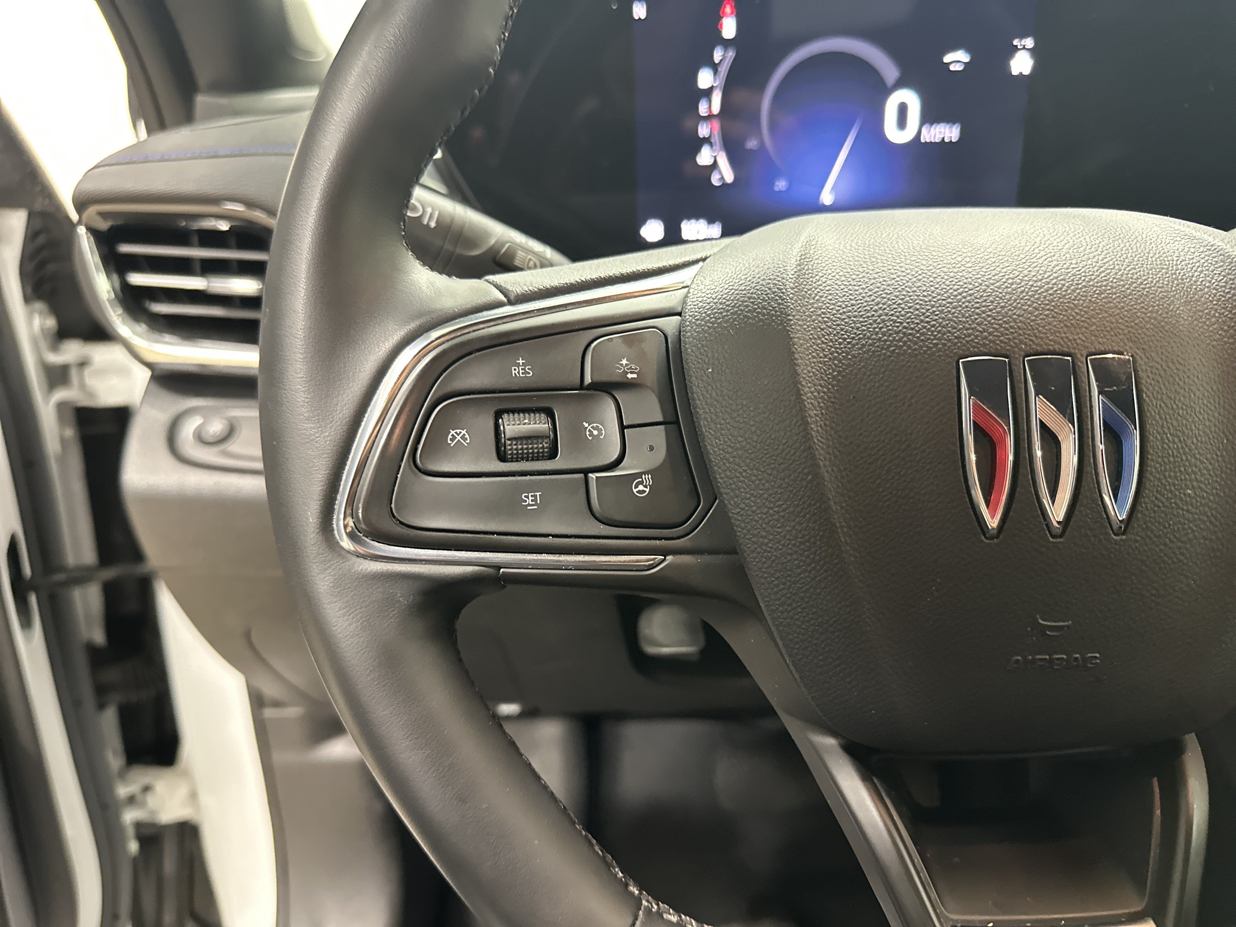 Used 2025 Buick Envista Sport Touring w/ Convenience I Package FWD image 22